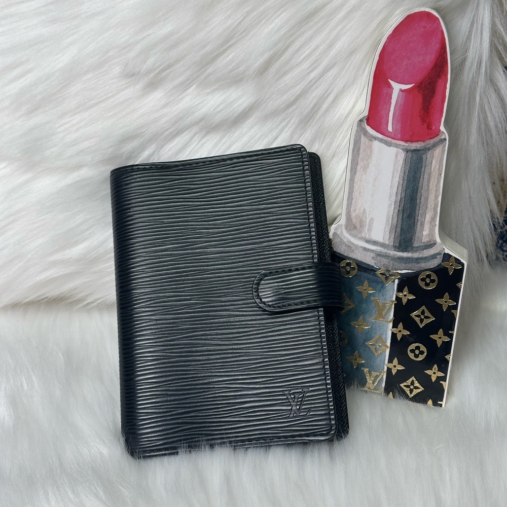 Louis Vuitton - Picture 15 of 17